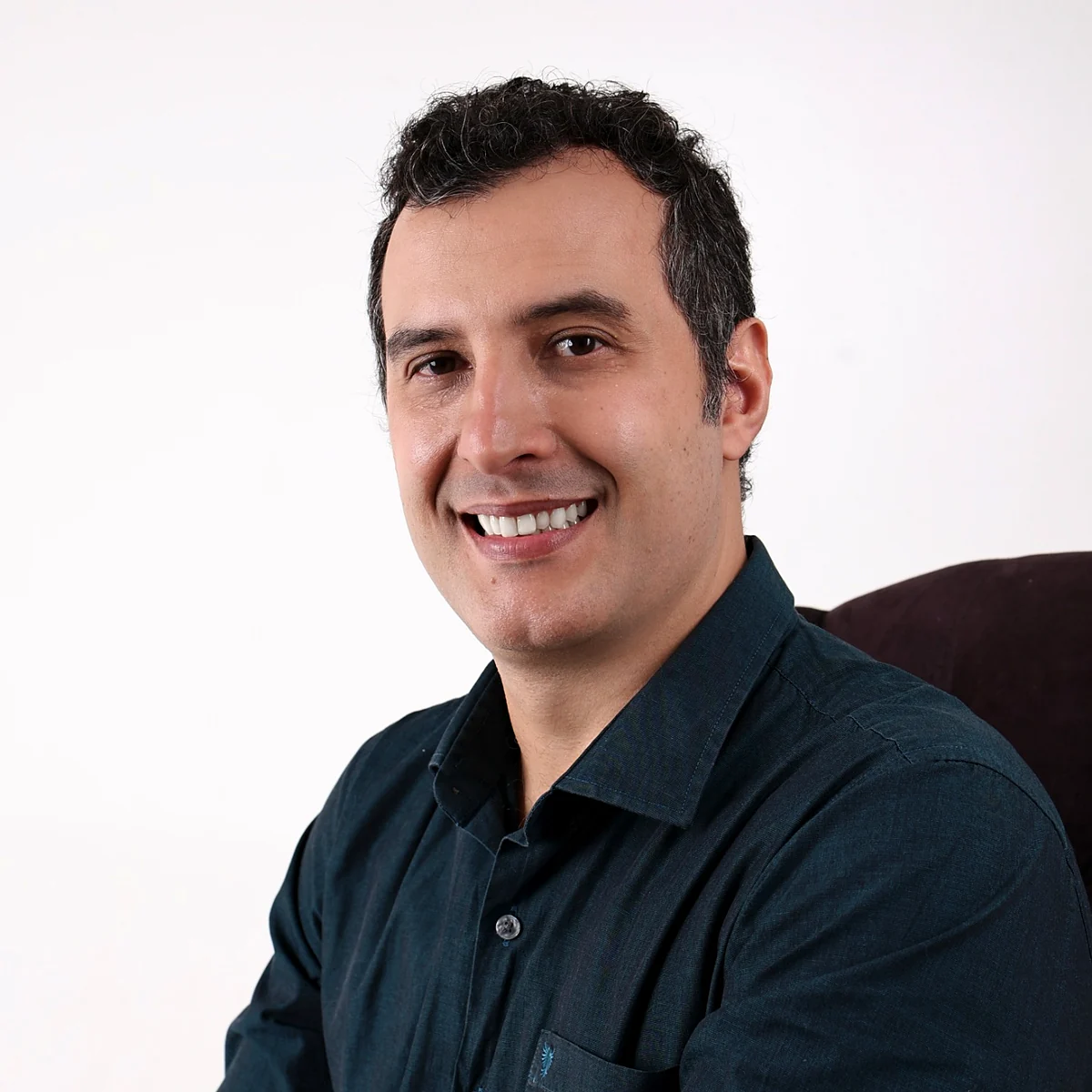 Dr. Marcelo Azevedo em retrato profissional